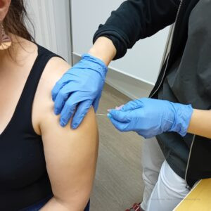 Rokotus pistetään yleensä olkavarren lihakseen.